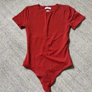 Aritzia Babaton Rust Red Short Sleeve Bodysuit